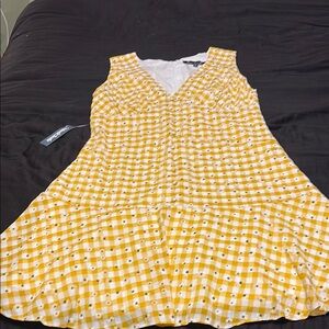 Yellow Gingham and Daisies! New with Tags!